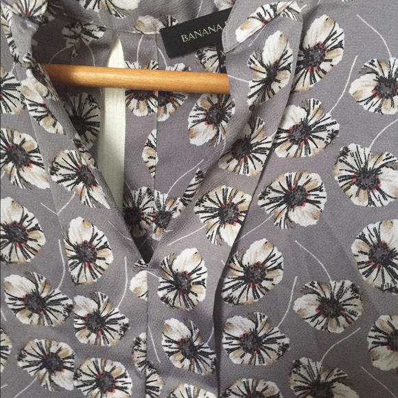 Banana Republic Silver floral blouse - Picture 2 of 8